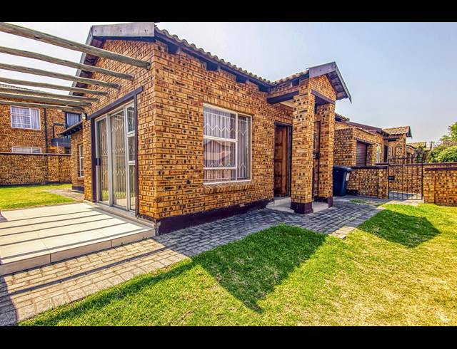 3 BEDROOM TOWNHOUSE TO LET IN HONEYPARK